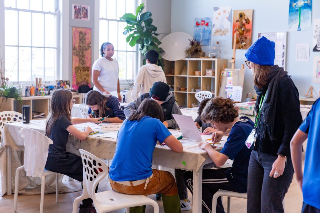 Students working around tables in the atelier