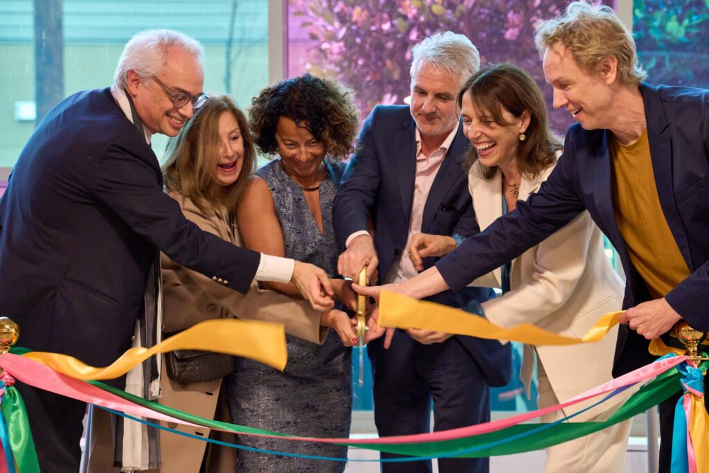 Community members cutting the ribbon at the campus opening