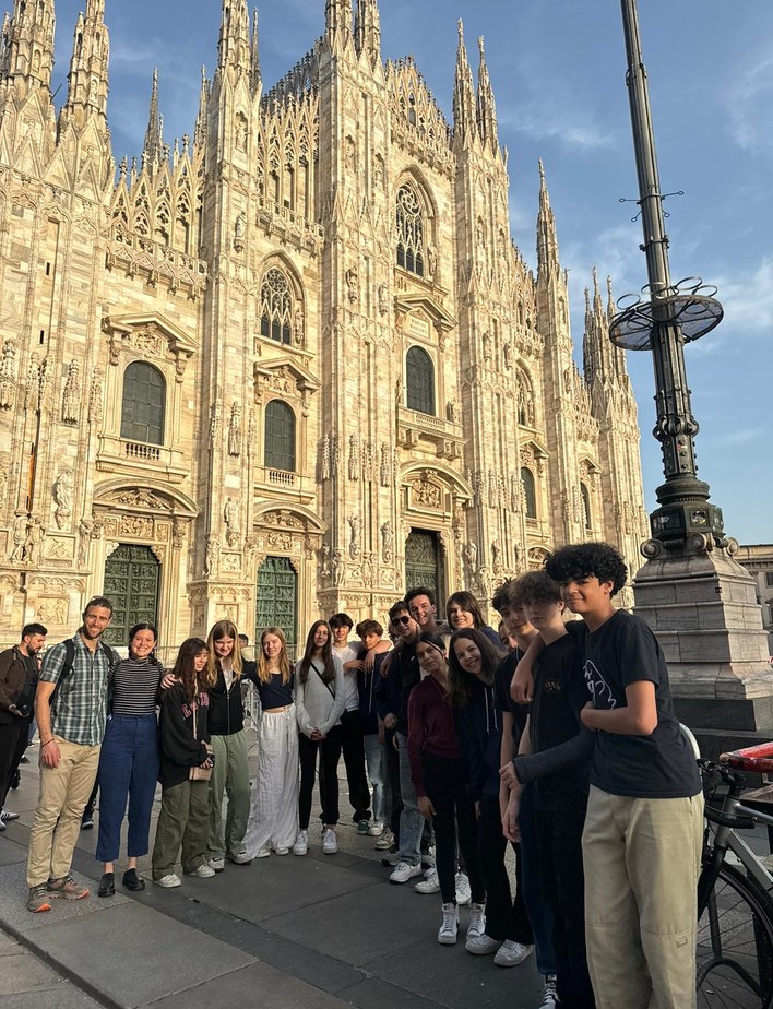 Eighth graders in front of the Duomo di Milano on the Italy trip